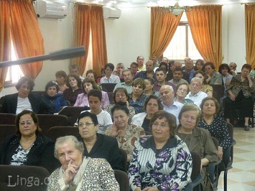 القس الدكتور منير قاقيش في كنيسة غزة المعمدانية