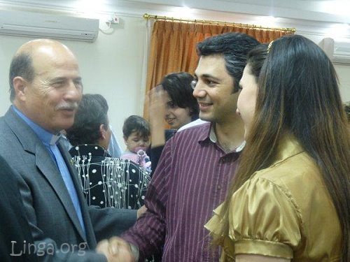 القس الدكتور منير قاقيش في كنيسة غزة المعمدانية