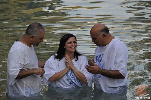 خدمة معمودية لكنيسة الناصري في الناصرة