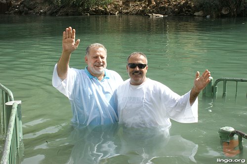 خدمة معمودية في نهر الاردن