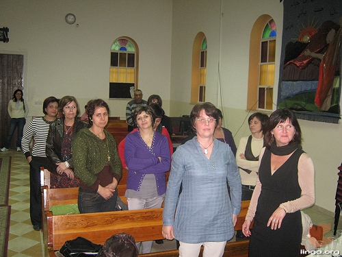 مجموعة صلاة بعد الاجتماع في كنيسة الناصري في الناصرة