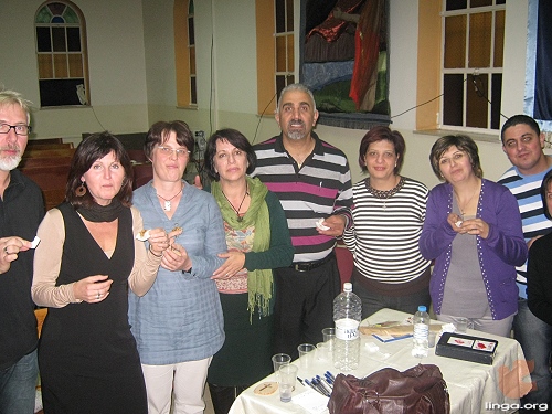 مجموعة صلاة بعد الاجتماع في كنيسة الناصري في الناصرة