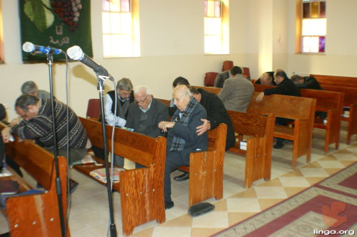 حلقات صلاة، يظهر بالصورة في الوسط القس يوسف عودة والاستاذ فؤاد حداد
