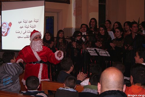 جوقة كلية بيت لحم في كنيسة اللاتين في الطيبة