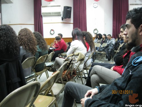 احتفال الطلاب الجامعيين في قاعة المدرسة المعمدانية في الناصرة