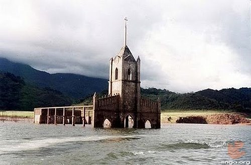صور لكنيسة تحت الماء في فنزويلا