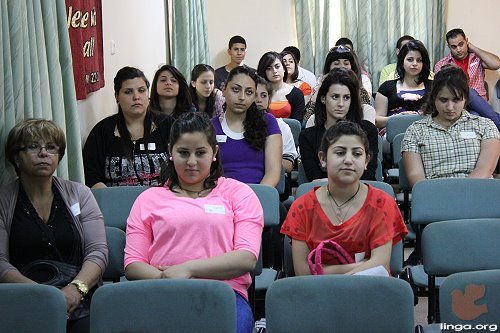 اجتماع شباب قطري في الكنيسة المعمدانية في كفر كنا