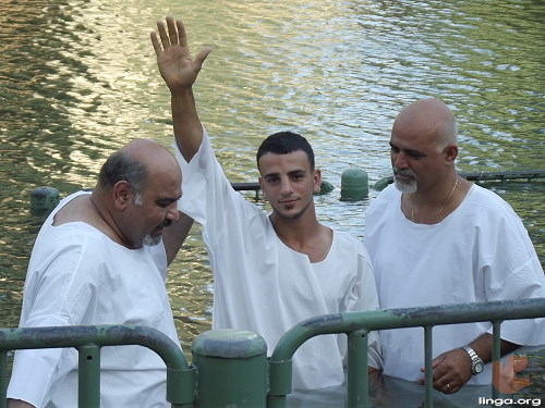 خدمة معمودية في كنيسة الناصري - ابو سنان