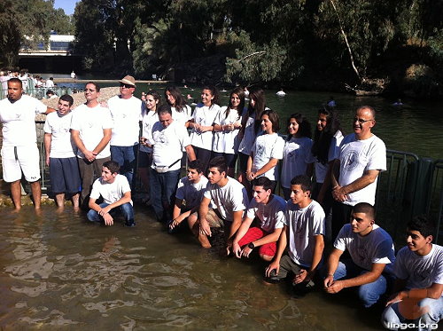 خدمة معمودية بكنيسة الاخوة المحلية