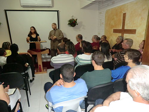 اجتماع خاص بكنيسة بيت يسوع الملك بحضور قس جزائري