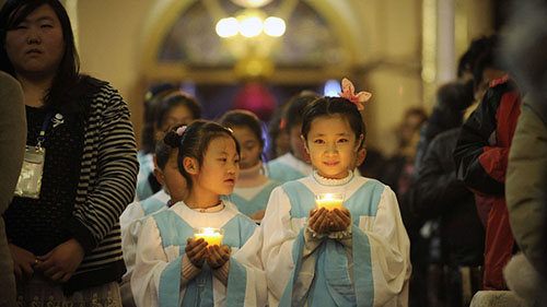 في الصين احتفل نحو 70 مليون مسيحي صيني بالكريسماس.