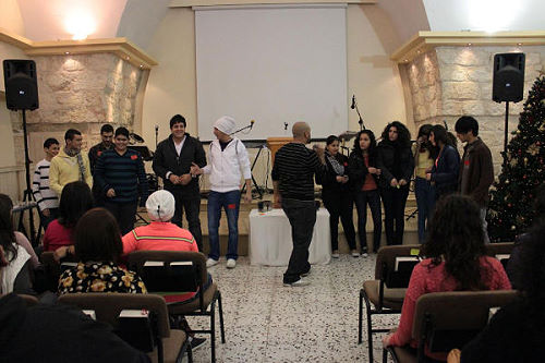 أمسية شبابية لأضاءة الشموع كرمز وتعهد وبداية جديدة لسنة 2013