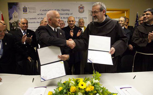 توقيع اتفاقية شراكة بين حراسة الأراضي المقدسة وجامعة بيت لحم