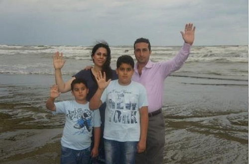 القس يوسف نادرخاني مع عائلته بعد التحرير من السجن