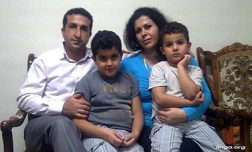 القس يوسف نادرخاني مع عائلته