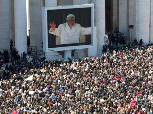 البابا بنديكوتس السادس عشر يلقي خطابه الأخير