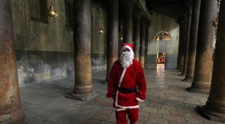 بابا نويل في كنيسة المهد