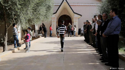 داعش يفرج عن 19 مسيحيا اشوريا