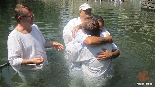 خدمة معمودية لكنيسة بيت يسوع الملك