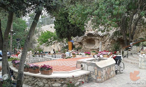 احتفال الكنائس الإنجيلية في القيامة في بستان قبر السيد المسيح