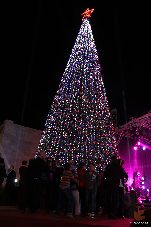اضاءة شجرة الميلاد في بيت ساحور