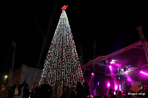 اضاءة شجرة الميلاد في بيت ساحور