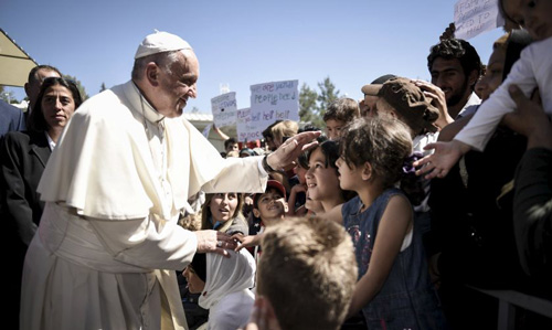 البابا يلتقي بالمهاجرين السوريين