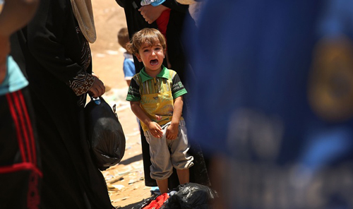 طفل عراقي يبكي