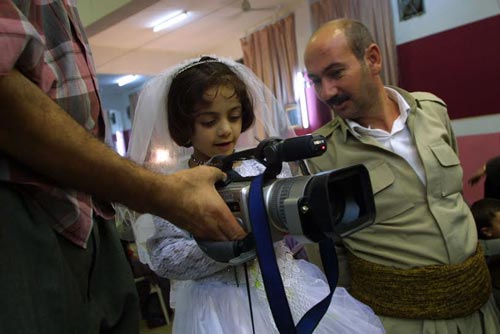 قانون يسمح بزواج فتيات دون التاسعة من العمر في العراق