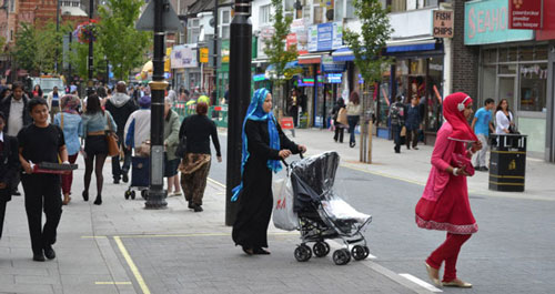 اطفال المسلمين في برنتغهام البريطانية اكثر من اطفال المسيحيين عددا