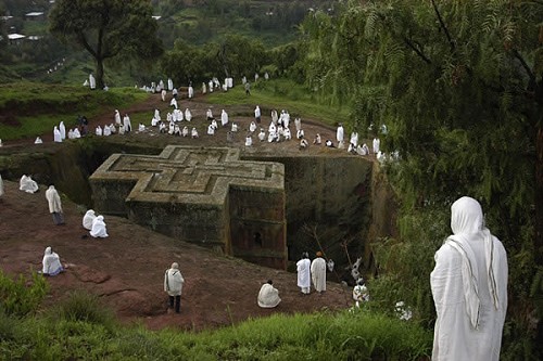 كنيسة القديس جورج المحفورة في صخر لاليبلا- اثيوبيا