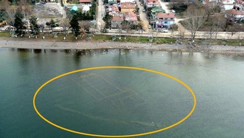 كنيسة تحت بحيرة ازنيك بتركيا