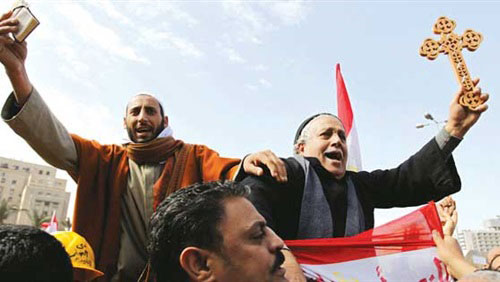 المسيحيون والمسلمون يد واحدة في مصر
