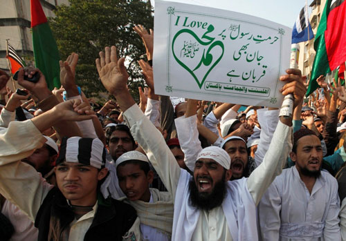طلاب مسلمون يهاجمون مسيحيين في مدرسة للبنين في باكستان