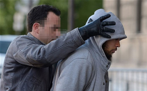 القبض على مسلم جزائري في باريس حاول القيام بعمليات ارهابية ضد كنائس