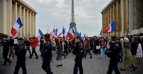 المسيحيين يتظاهرون في باريس ضد معاداة المسيحية