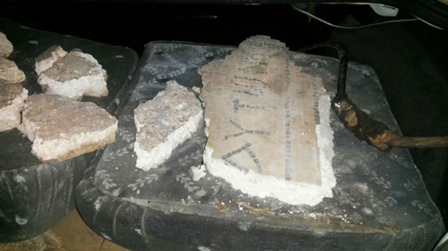الفسيفساء بعد قلعها من الارضية