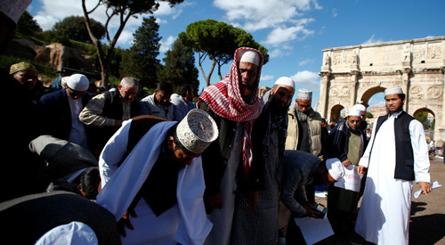 مسلمو ايطاليا يهددون بالصلاة في الفاتيكان