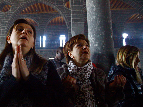 مسلمون من اصول ارمنية يعودون للمسيحية