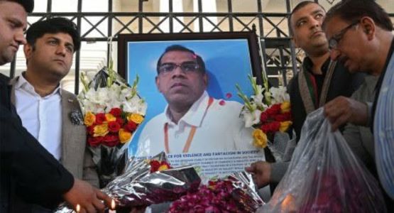 باكستان: غوغاء إسلاميون يعذبون حتى الموت ويحرقون جثة رجل سريلانكي