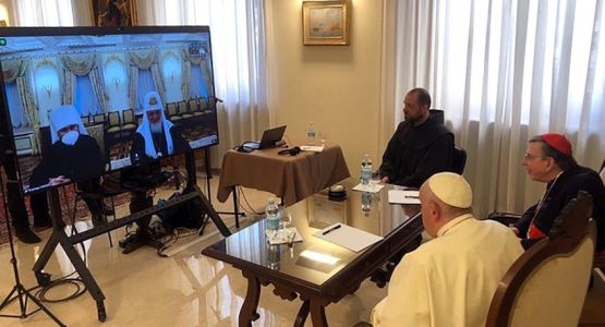 بابا الفاتيكان لبطريرك موسكو: على الكنيسة استخدام لغة يسوع لا لغة السياسة