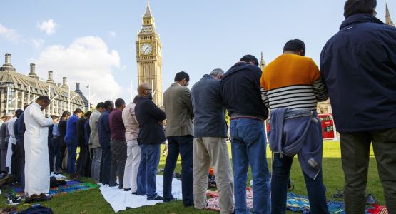 صحيفة التايمز: بريطانيا لم تعد دولة مسيحية "صعود للإسلام وتأييد للمثليين" 