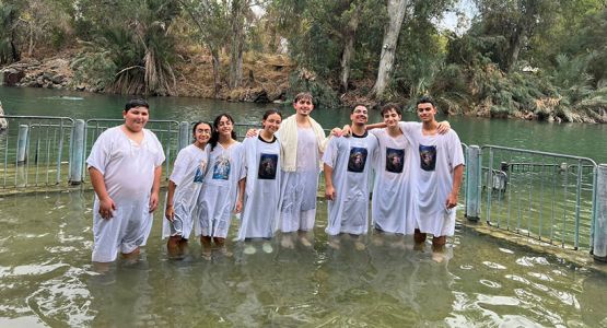 معمودية ثمانية شباب لكنيسة الرجاء الحي أبو سنان في اليردينيت