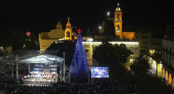 بيت لحم تضيء شجرة الميلاد بعد عامين من العتمة