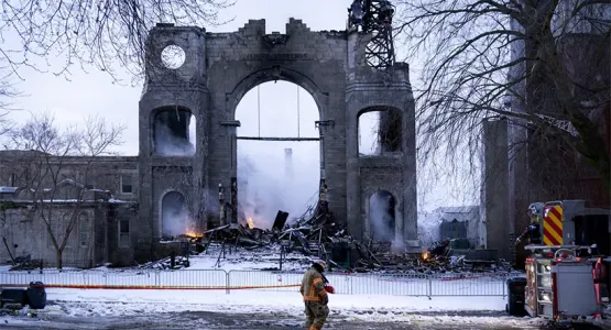 حريق كبير يدمر كنيسة تاريخية في مونتريال وكندا تباشر التحقيق