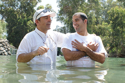 اخبار مسيحية - معمودية لكنيسة الحياة الجديدة في الناصرة