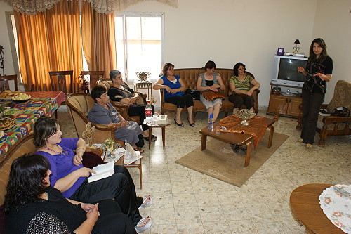 اخبار مسيحية - اجتماع لنساء كنيسة الارسالية العظمى في بيت الاخت نادرة ارشيد