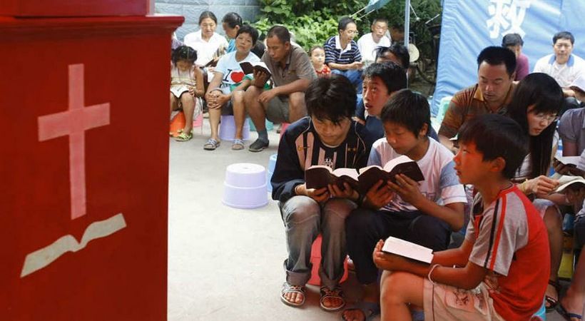 المسؤولون الصينيون يعتقلون 18 بالغًا و10 أطفال أثناء خدمة عبادة كنيسة