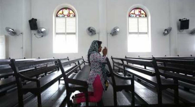 الدولة الماليزية تجرم التبشير والتحول إلى المسيحية