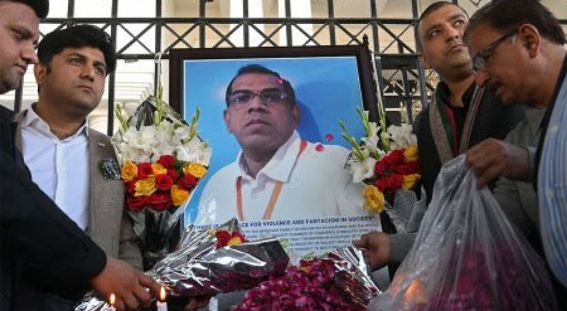 باكستان: غوغاء إسلاميون يعذبون حتى الموت ويحرقون جثة رجل سريلانكي